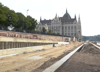 Idősebb Antall József rakpart Parlament és Margit híd közötti szakaszának átépítése