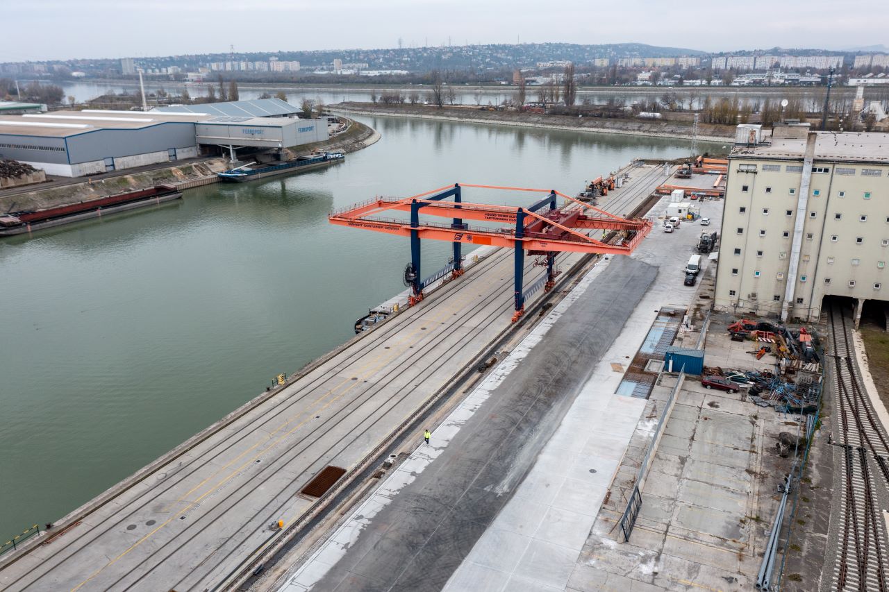 Ismét bevetésre került a STRABAG betonfinishere