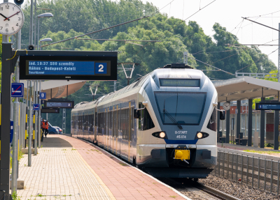 Átadták a korszerűsített Budapest-Hatvan vasútvonalat