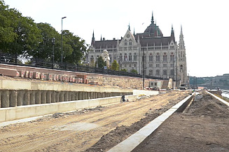 Idősebb Antall József rakpart 