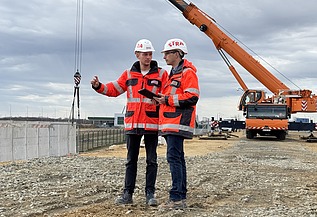 STRABAG-os kollégák az építési területen