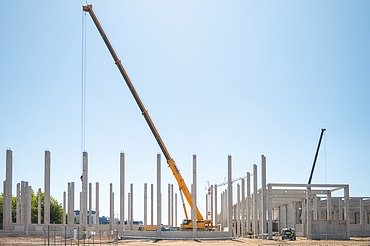 Szerkezetépítés daruval