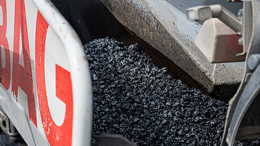 Mérsékelten meleg aszfalt a finisherben