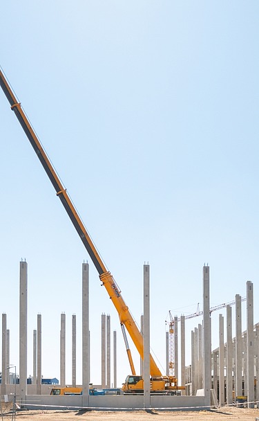 Szerkezetépítés daruval