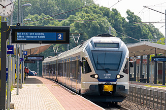 Vonat a megállóban