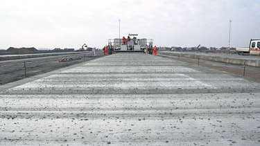 Beton útpálya építés